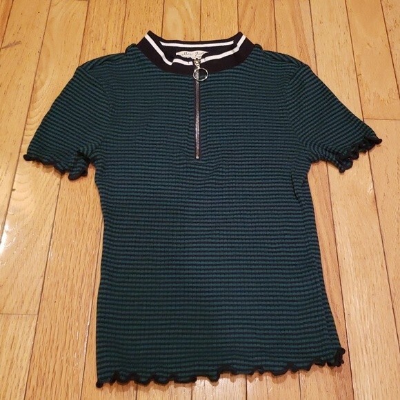 Flirt Juniors Size Medium Green Stripe Mid Zip Ruffle Short Sleeve Top - Picture 4 of 4